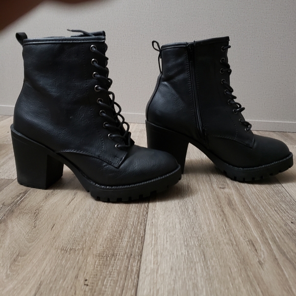 Boots - Picture 6 of 6